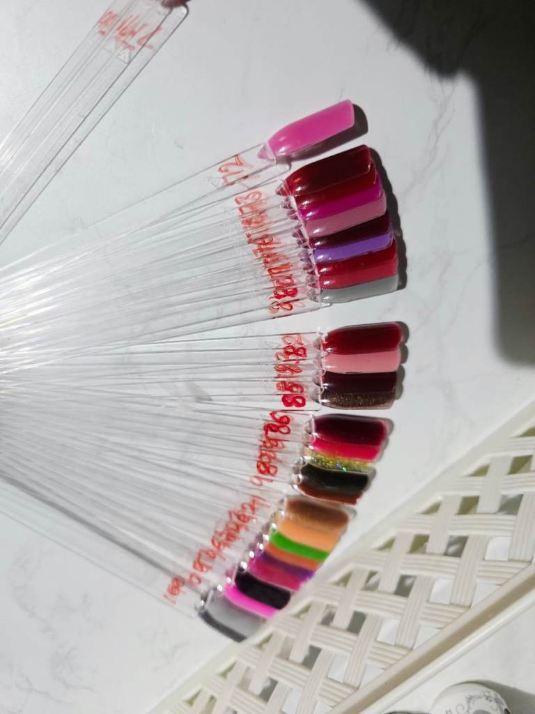 24 Gel Polishes £15