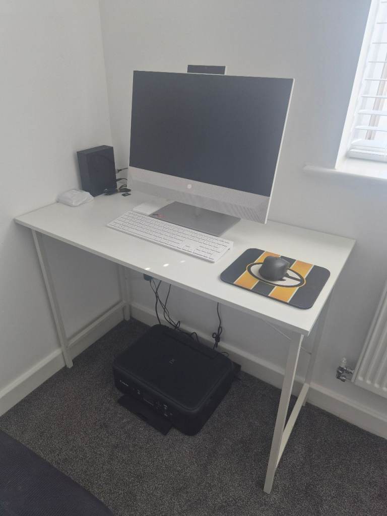 White Computer Study/Office Desk – Good Condition