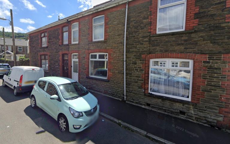 Lovely terrace house in village of Resolven (no pets) 