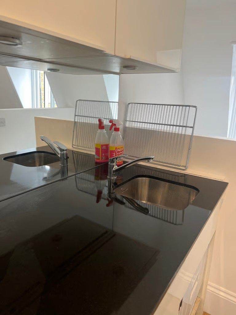 Professional Cleaners Available Immediately - Domestic, Airbnb, End Of Tenancy & Commercial Cleaning