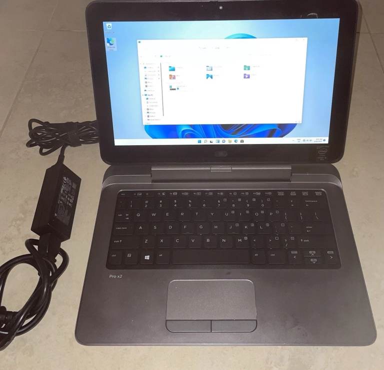 HP i3 Windows 11 Tablet Laptop - 256gb SSD School Kids Office Travel Camper Caravan *FREE DELIVERY*
