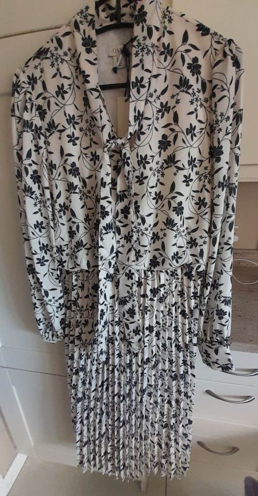 Oasis Floral Pleated Midi Dress - Black & White, New with Tags
