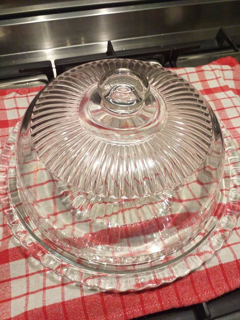 Large and heavy Cake / Cheese / Fruit Dome.