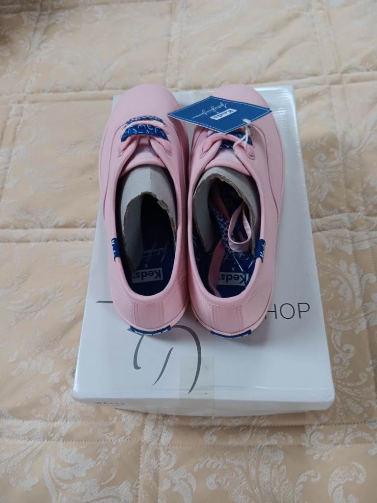 New keds size 3. Pink with jazzy laces.