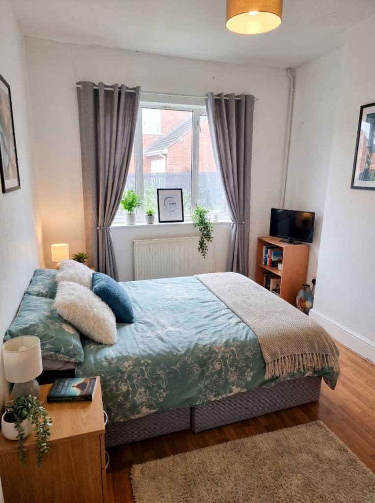 Join shelter rooms in just £10/week. Double & single rooms available.