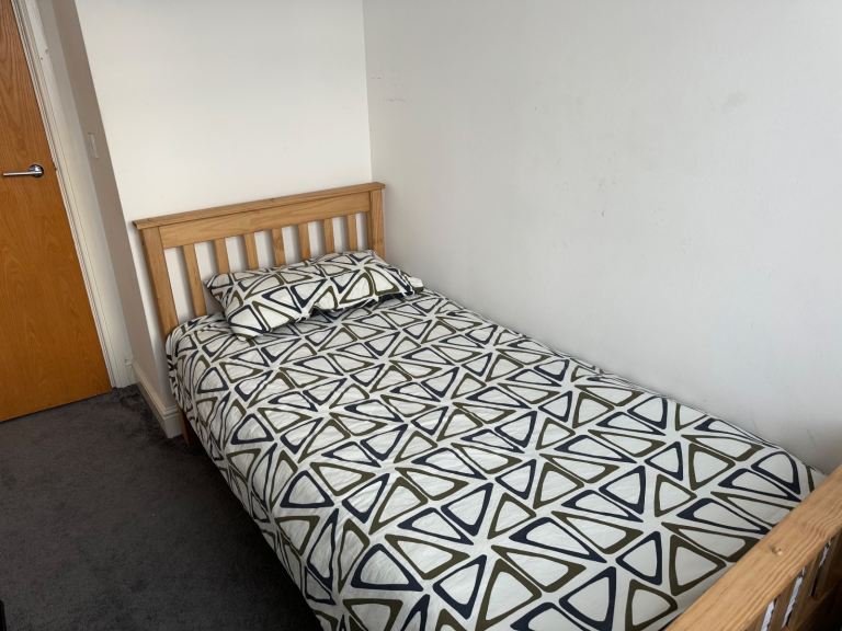 Single room with Private Bathroom