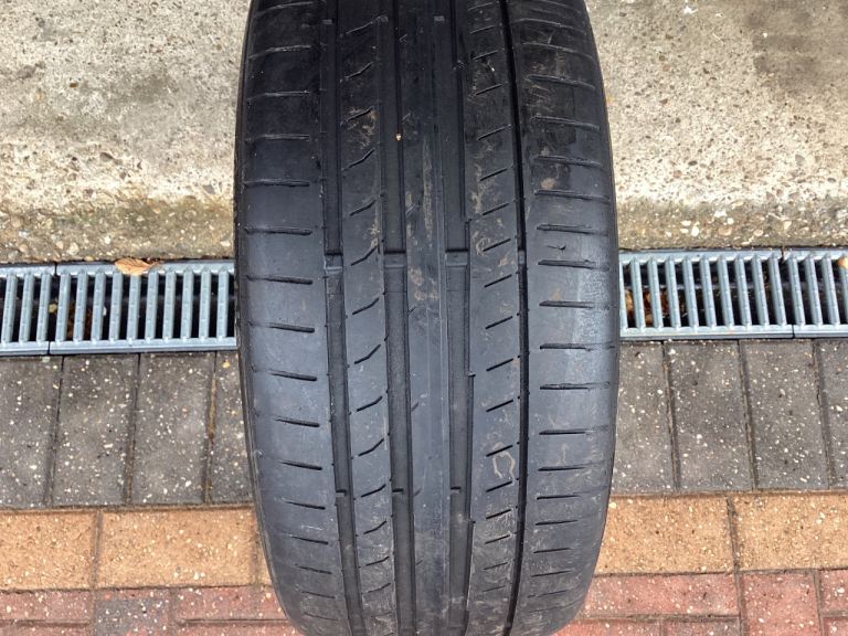 225/40R18 PART WORN TYRE
