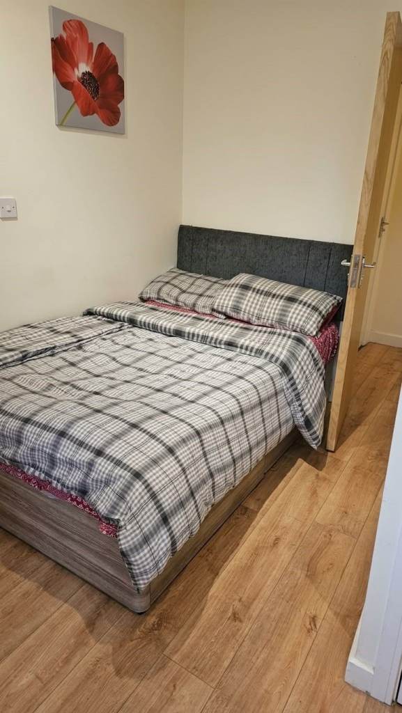 Ensuite Room Available All Bills Included-Whalley Range-M16