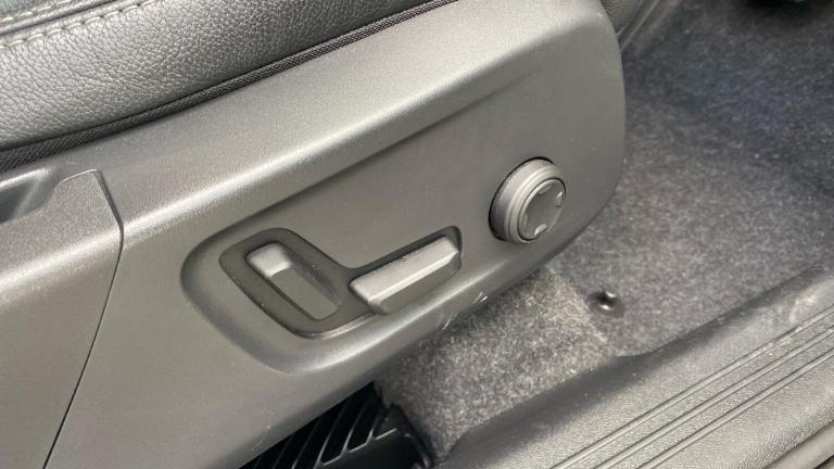 2024 Volvo XC40 2.0 B3 MHEV Ultimate SUV 5dr Petrol Hybrid DCT Auto Euro 6 (s/s) (163 ps) ESTATE ...