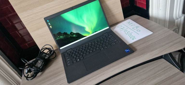 LIGHT GAMING MULTIMEDIA OFFICE 15.6" Core i7 RADEON graphics DELL Laptop PC Computer