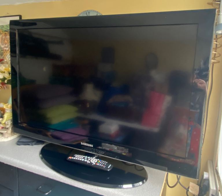 FREE Samsung 40 Inch TV. Model - LE40A558P3F