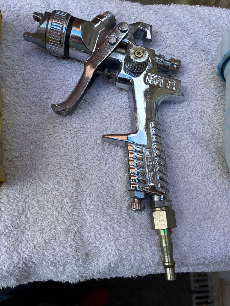 Vehicle spray paint gun