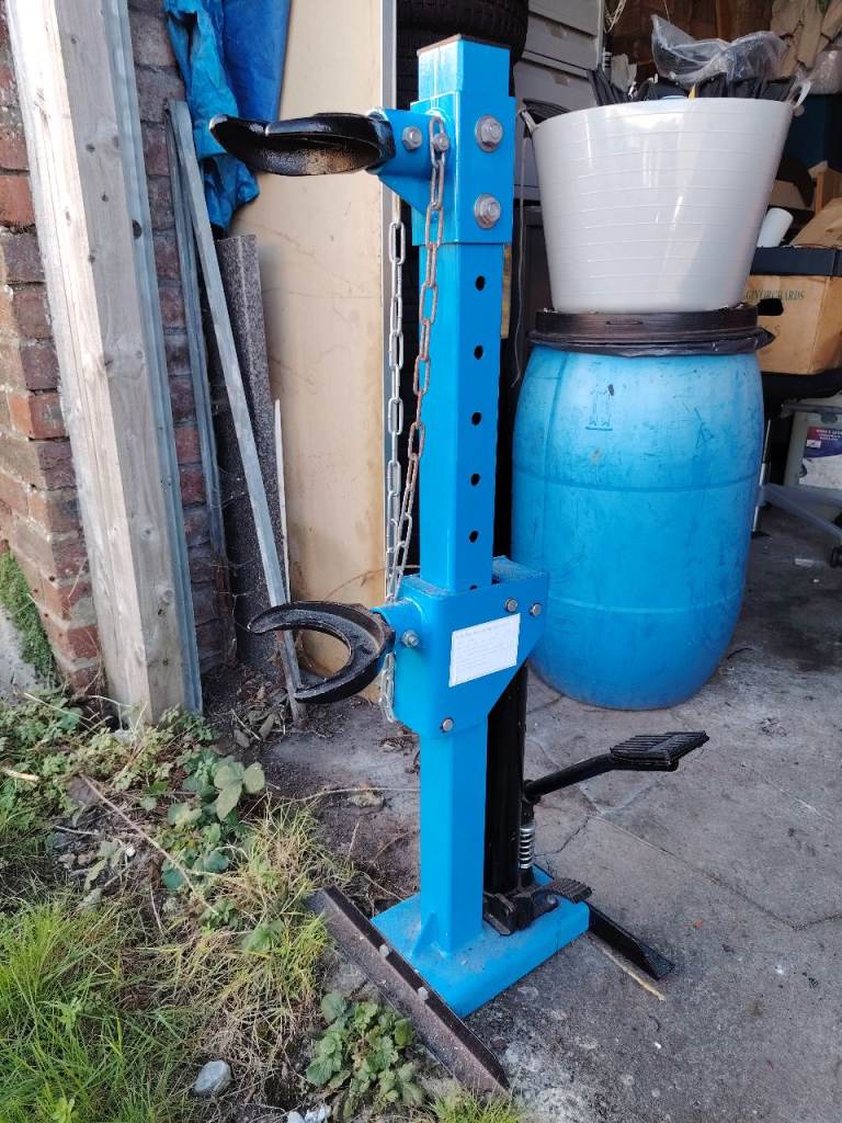 Coil spring compressor 