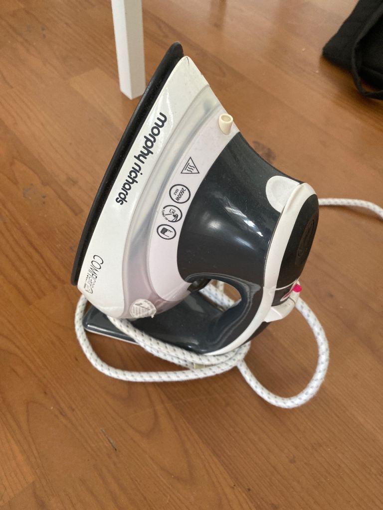 Morphy Richards Comfigrip Steam Iron - Good Condition
