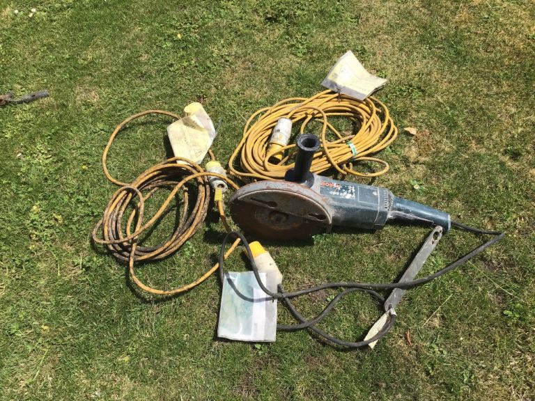 Bosch Angle Grinder. Untested. Sold as seen.