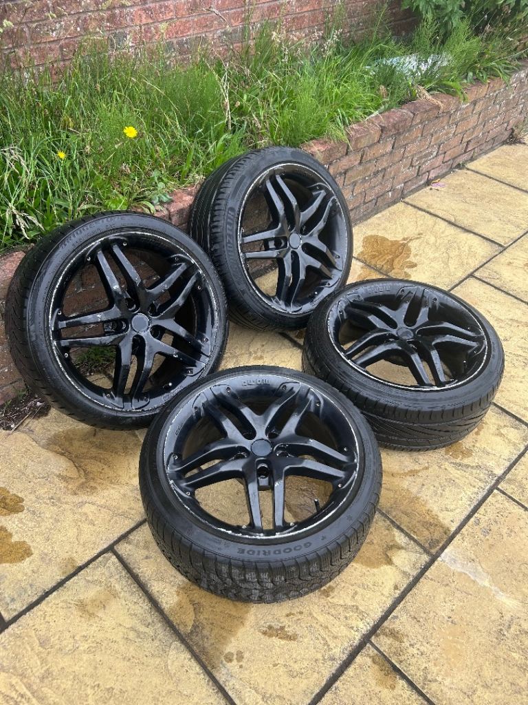 18 inch genuine MOMO sport / BMW fitment 5x120