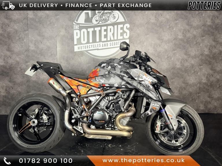 KTM 1390 SUPERDUKE R EVO **FULLY LOADED EXAMPLE!*