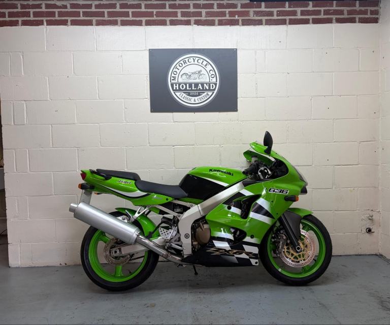 2003 Kawasaki ZX6R A1P 636 - Only 4800 miles! Time warp Condition. Rides Lovely