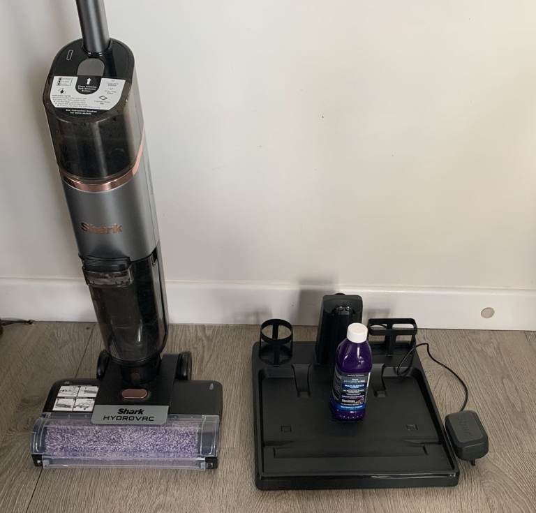 Shark WD210UK HydroVac Cordless Hard Floor Cleaner