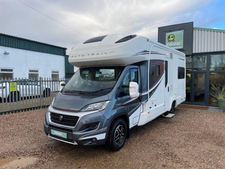 Auto-trail Apache 700 6 Berth 4 Belt End Lounge Motorhome automatic 