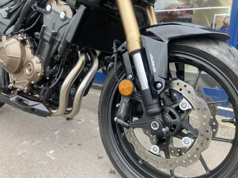 HONDA CB500 2024 - FSH - HUGGER - REAR GIVI RACK - PUIG SCREEN- TANK PAD 