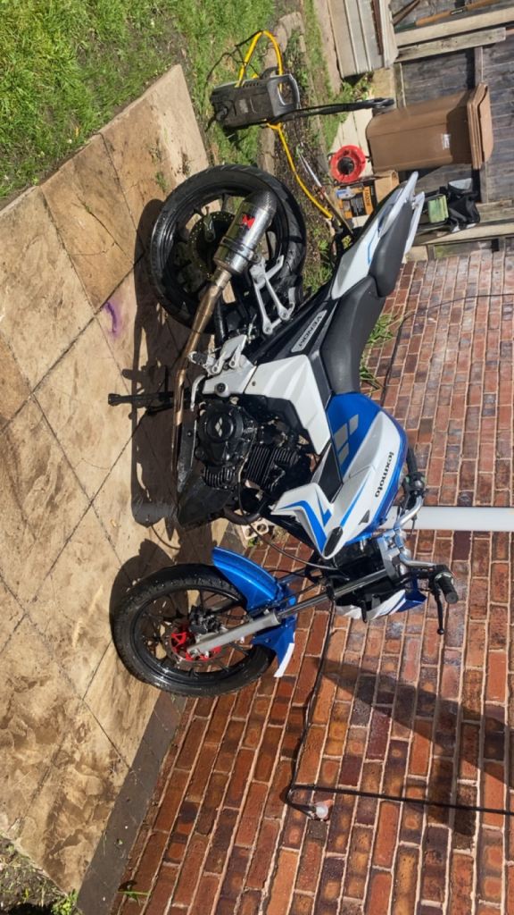 Lexmoto, VENOM, 2016, 124 (cc)