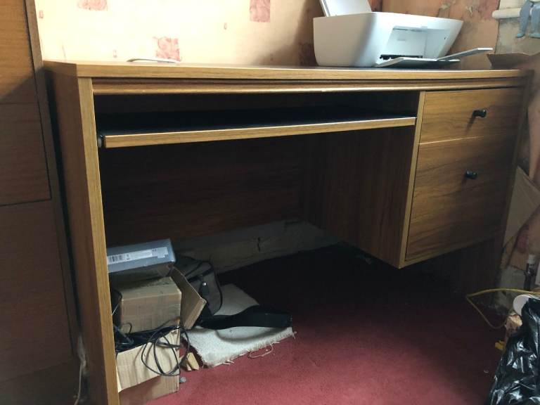 Office table/Computer desk 