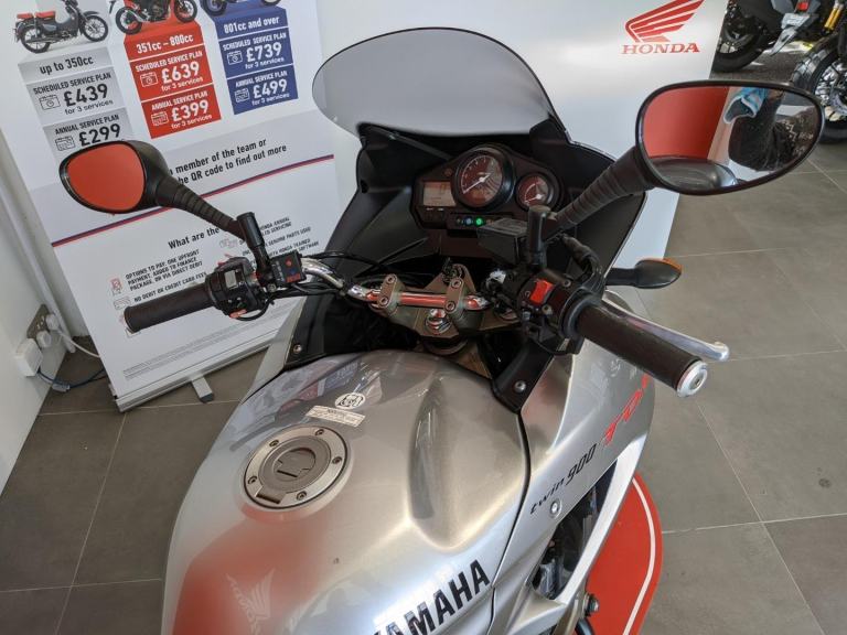 2002 YAMAHA TDM900 SILVER NICE CLEAN BIKE  GEN YAMAHA COL MATCH TOP BOX H/GRIPS