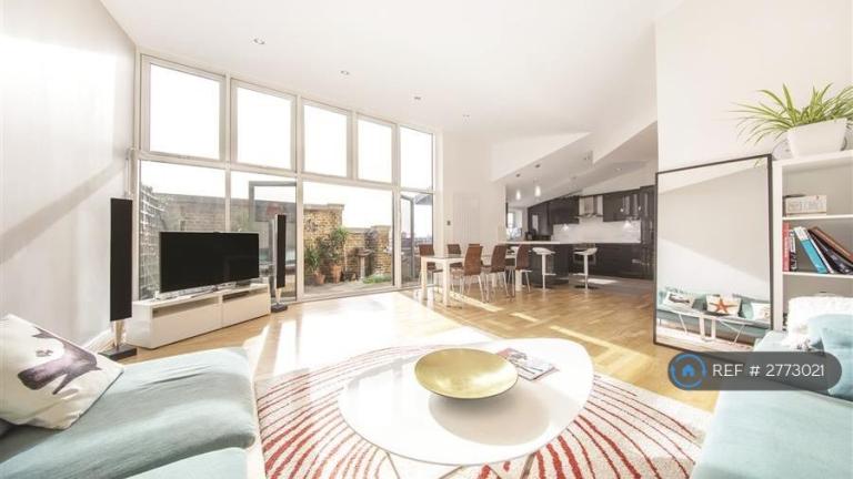 2 bedroom flat in Stafford Mansions, London, SW4 (2 bed) (#2773021)