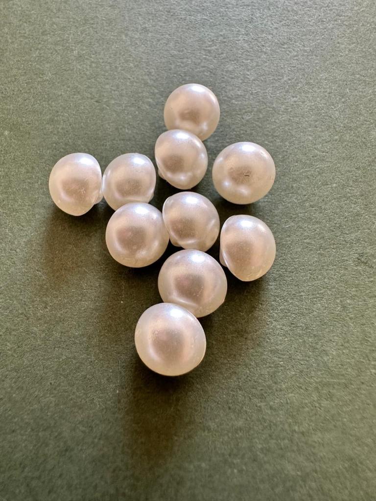 20x Loose Pearl buttons /Beads for Crafts – New Condition