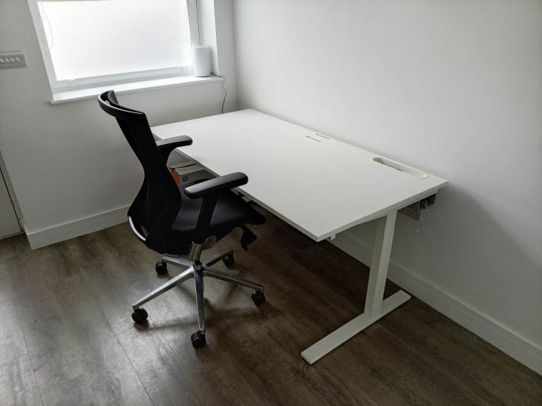White Office Desk – Good Condition