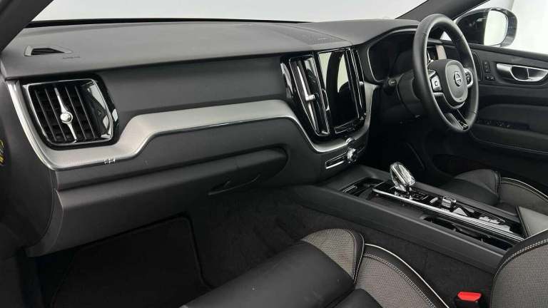 2022 Volvo XC60 Plus, B5 AWD mild hybrid, Petrol, Dark ESTATE Petrol/Electric Hybrid Automatic