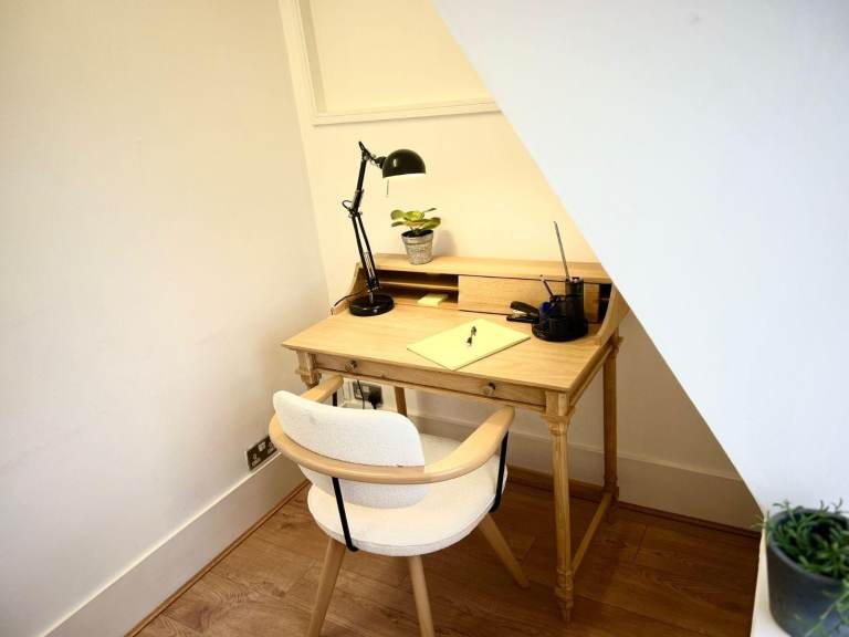 Private Offices | Beauty Rooms |Creative Space | Desk space | Workshops |Therapy rooms