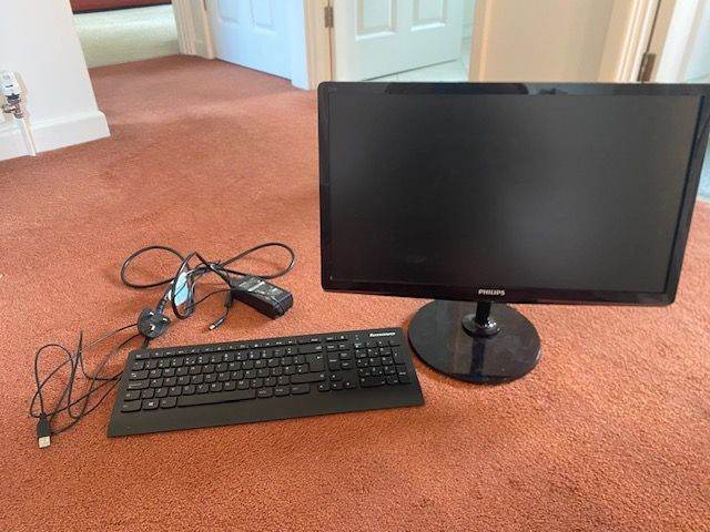 Philips Computer Monitor & Keyboard – Good Condition