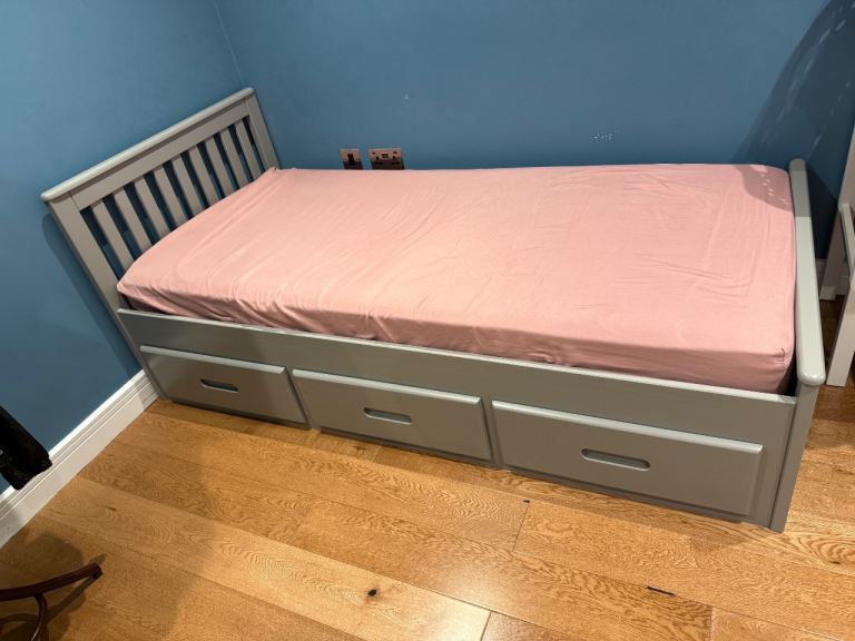 Single bed 