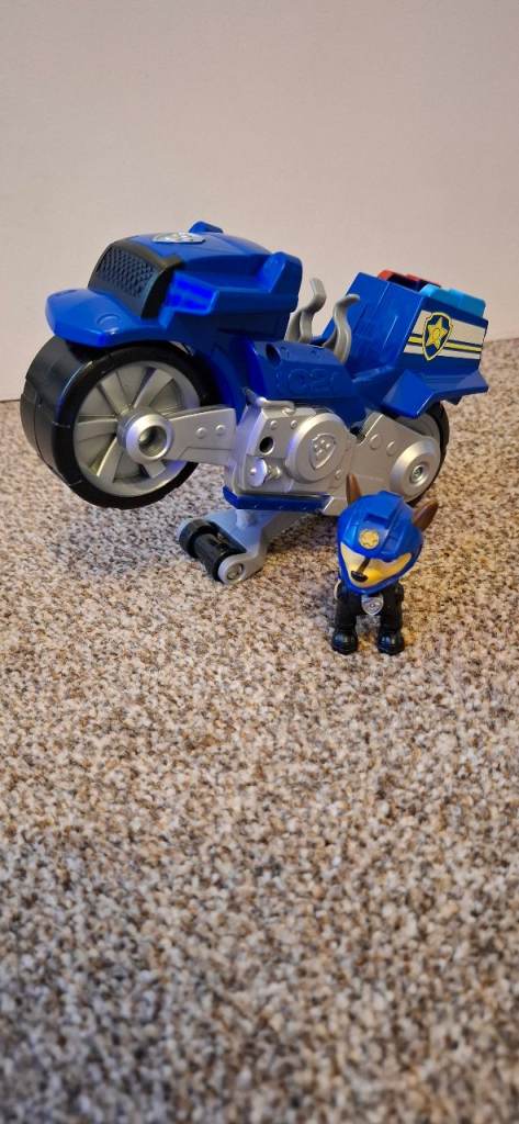 Paw patrol chases pull back motorcycle with figure
