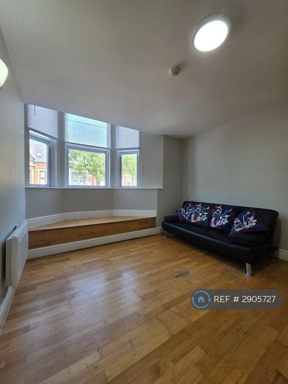 2 bedroom flat in Pen-Y-Lan Road, Cardiff, CF24 (2 bed) (#2905727)