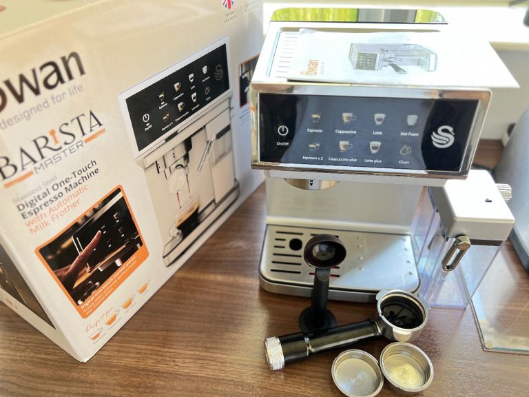 Swan SK22154 Espresso & Cappuccino Machine Milk Frother 1250-1450W Black Silver