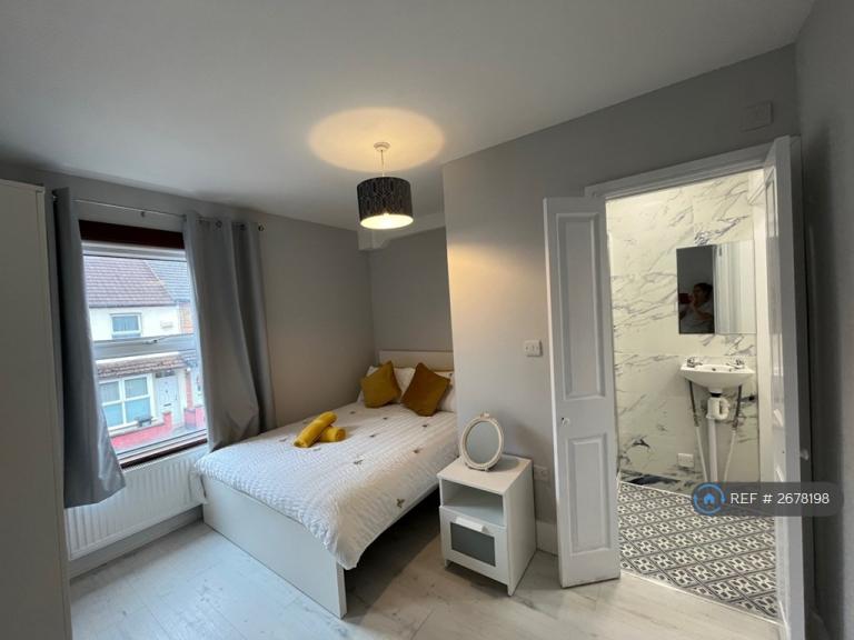 4 bedroom house in Cecil Street, Watford, WD24 (4 bed) (#2678198)