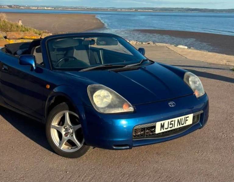 ** Breaking - 2001 Toyota MR2 MK3 - All parts available **