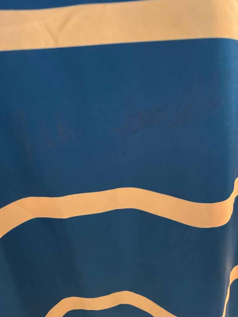 Hull kr 2020 rare signed Aussie tribute shirt In Medium BNWT 