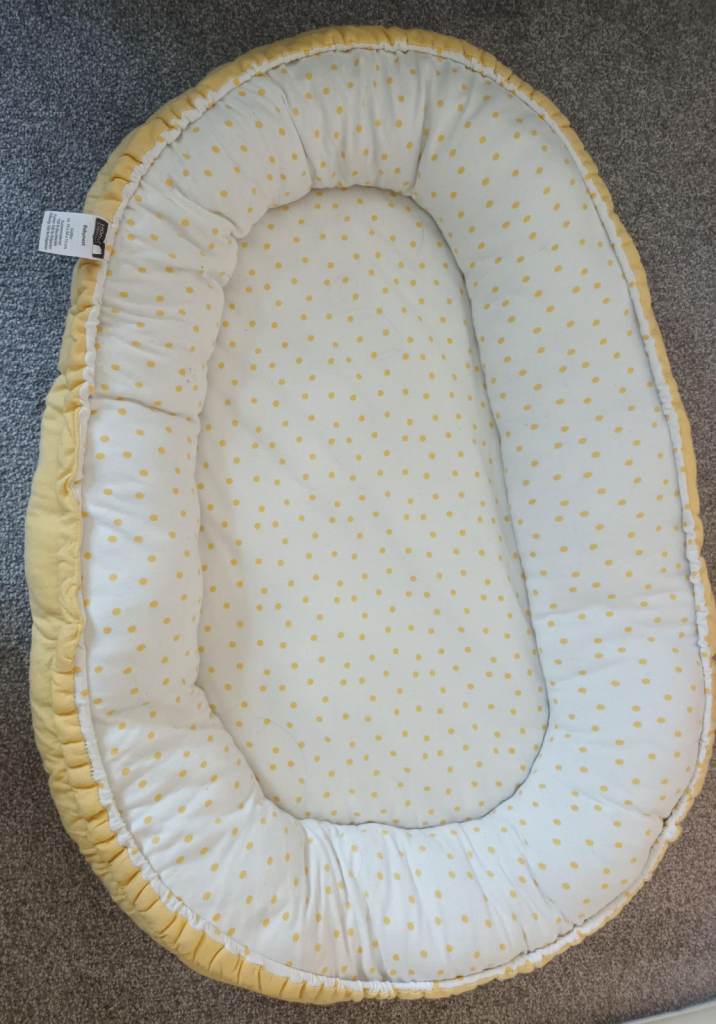 baby nest sleep pod baby lounger 70x54x10 cm yellow white great condition