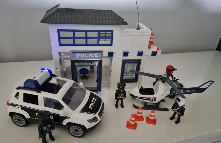 Playmobil police station, characters, vehicles