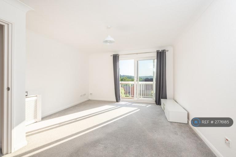 2 bedroom flat in Theresas Walk, South Croydon, CR2 (2 bed) (#2776185)