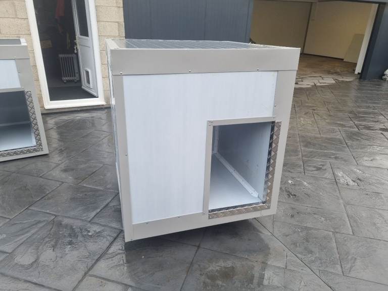 Dog kennel 