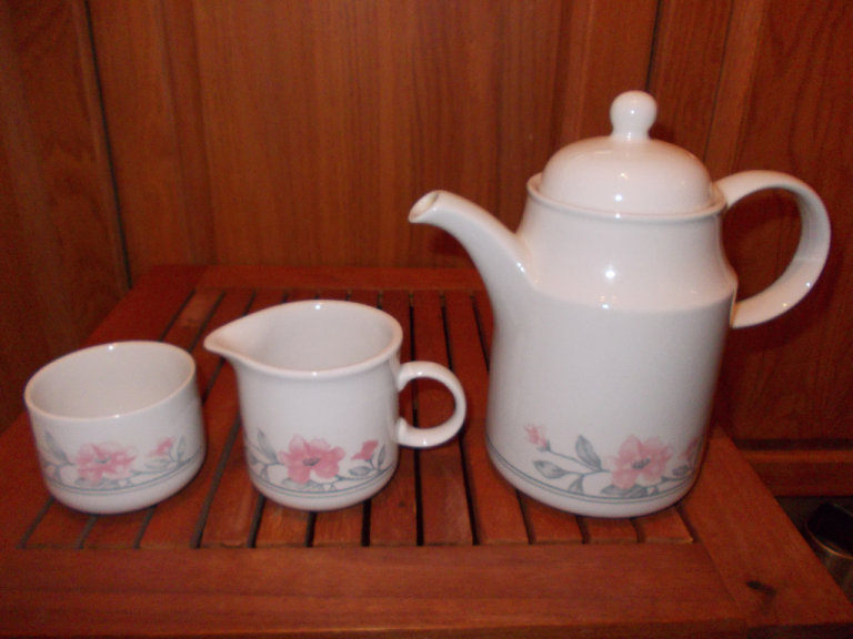 Teapot / Coffee Pot Set