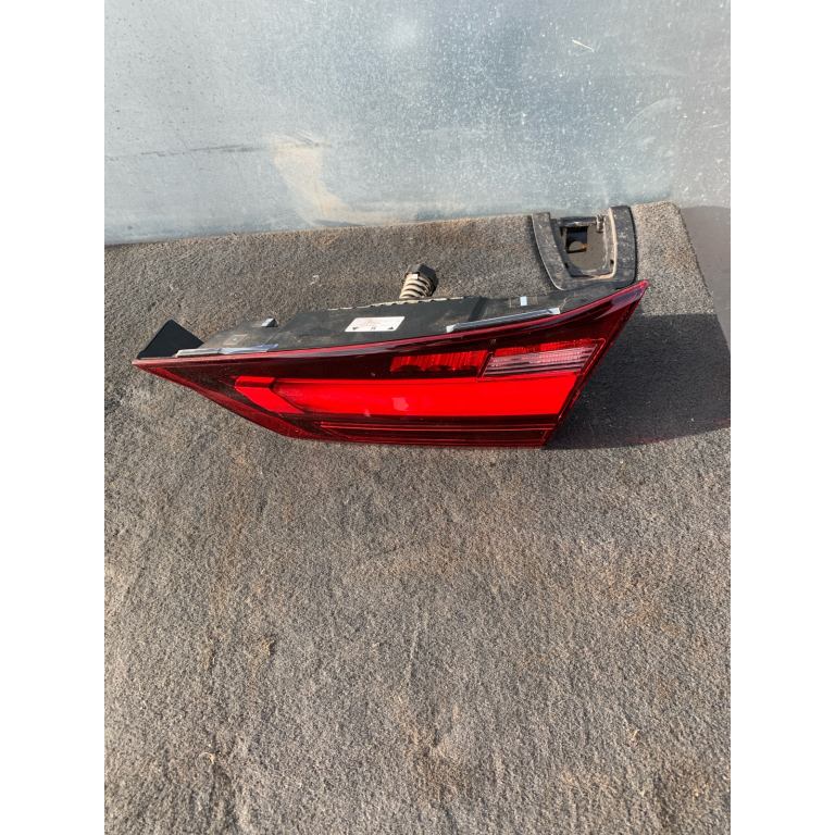 BMW 1 SERIES F40 DRIVERS SIDE TAILGATE LIGHT  CLUSTER 