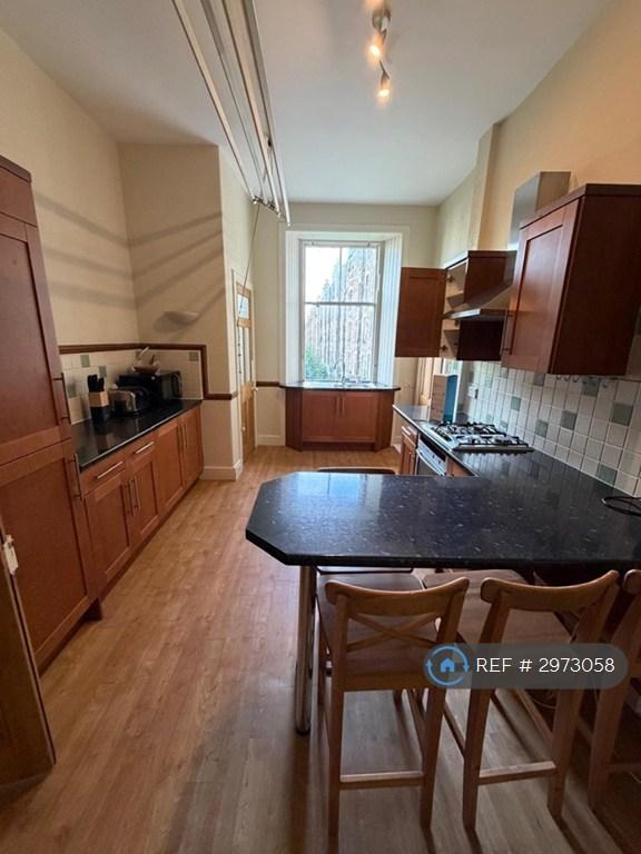 4 bedroom flat in Edinburgh, Edinburgh, EH9 (4 bed) (#2973058)