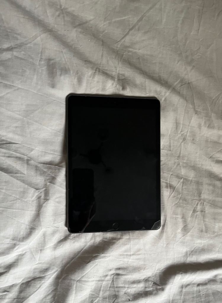 Apple iPad 8th Gen 128GB – Good Condition