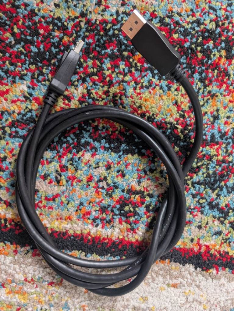 Display port (DP) cable, ideal for connecting monitors or other display devices